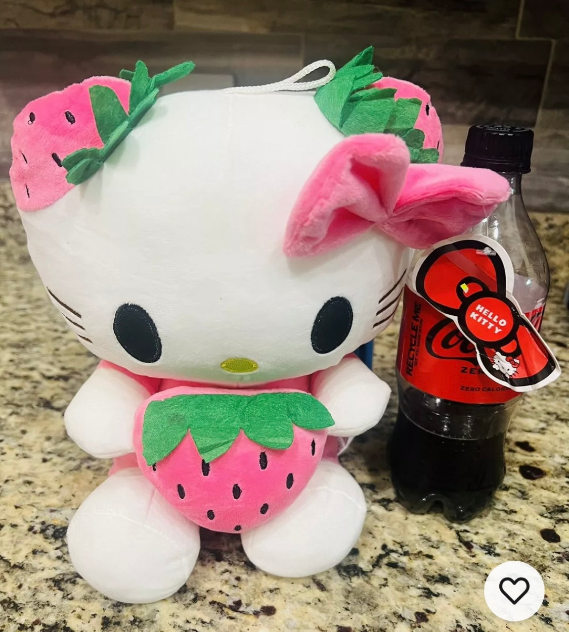 Hello kitty strawberry 🍓 8inches